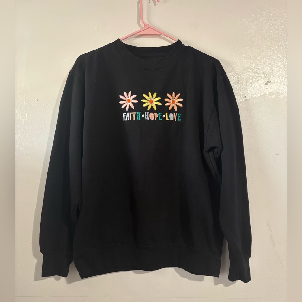 Crewneck sweatshirt w Floral embroidered “faith hope love” Graphic Love in faith